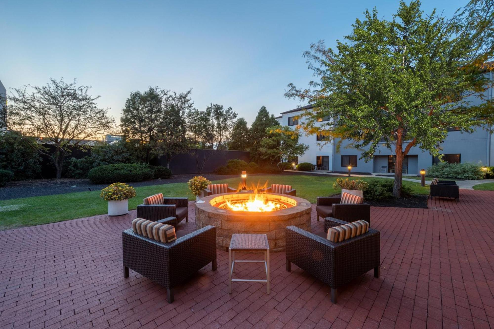 Hotel Courtyard Columbus Airport Extérieur photo